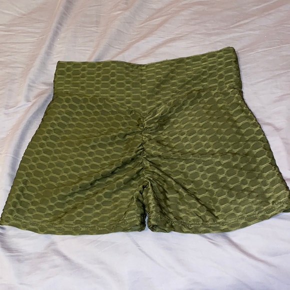 Green work out/ causal shorts - Picture 2 of 4